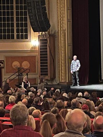 Yours truly asks Souza what advice he
has for young people who want to 
document history as journalists or
photographers. Citing advice he stole from
NPR, Souza says to write a page or take a
photograph everyday, as well as seek
authentic constructive criticism from
people who aren’t your friends and family.